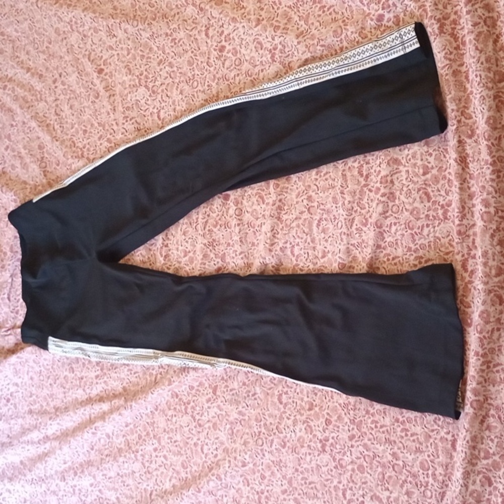 Lou & Gray Black sweatpants with side stripe white with pattern